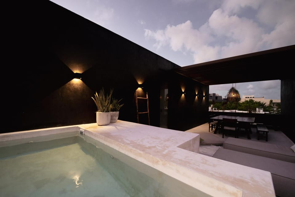 Design Luxury Duo Villas, 24 Pax, 5 Pools & 2 Rooftops, BBQ, Near Beach Villa in Tulum