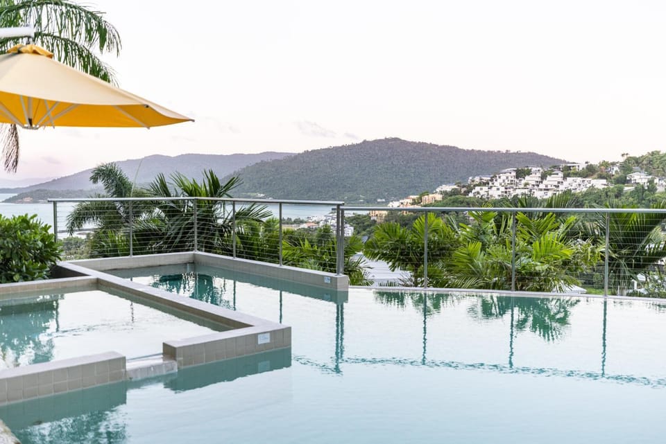 Hot Tub, Mountain view, Swimming pool
