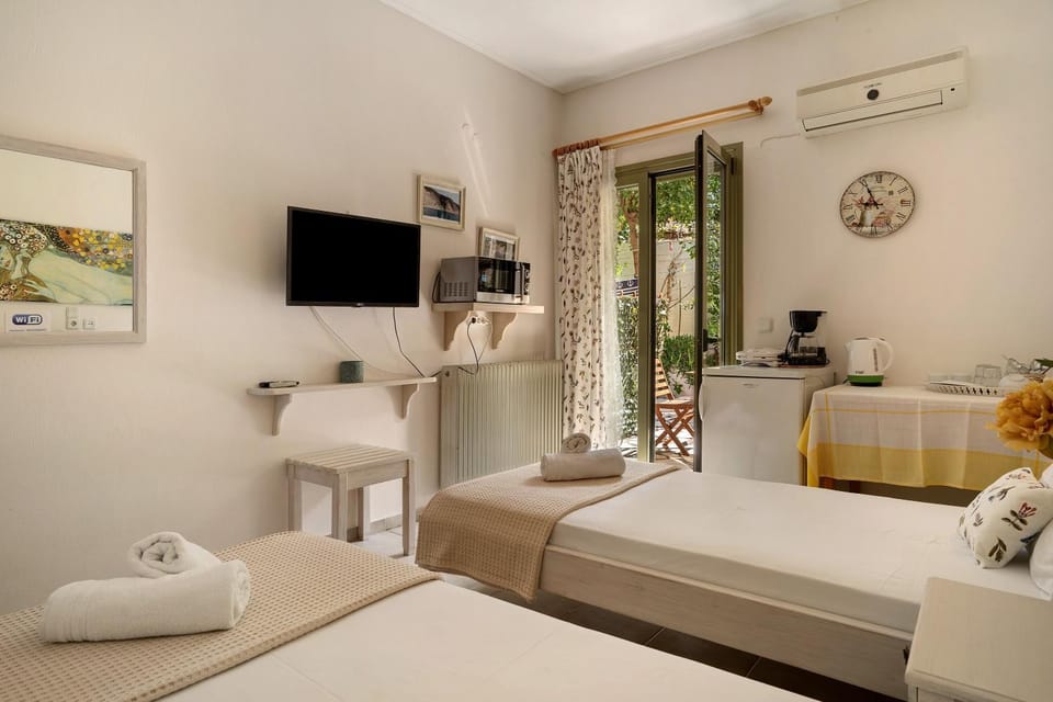 Property building, Living room, Bedroom