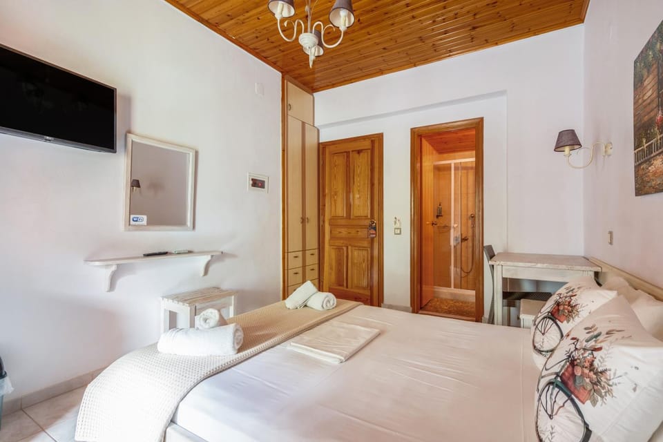 Property building, Living room, Bedroom