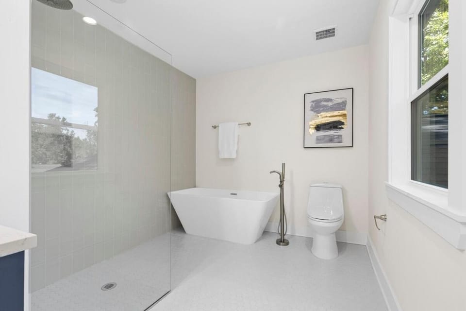 Modern 4 Bed in Quail Hollow House in Charlotte