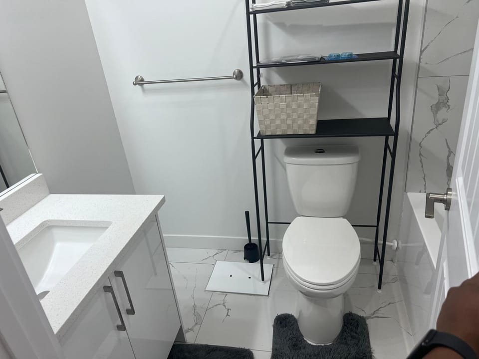 Shower, Toilet