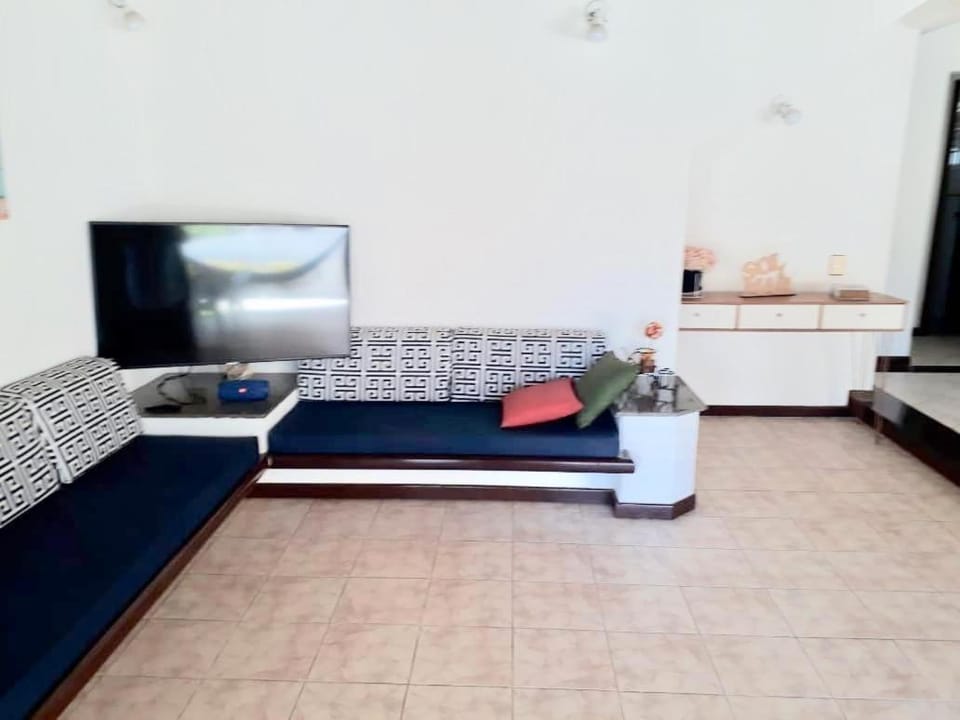 Communal lounge/ TV room, TV and multimedia, Living room