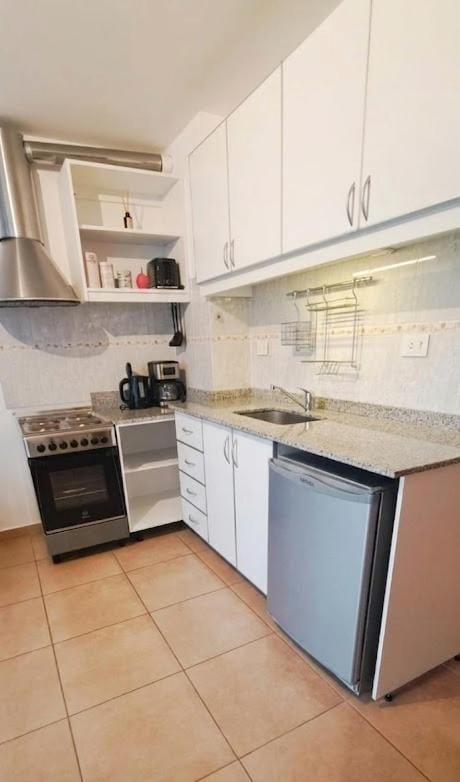 Kitchen or kitchenette, minibar, oven, toaster