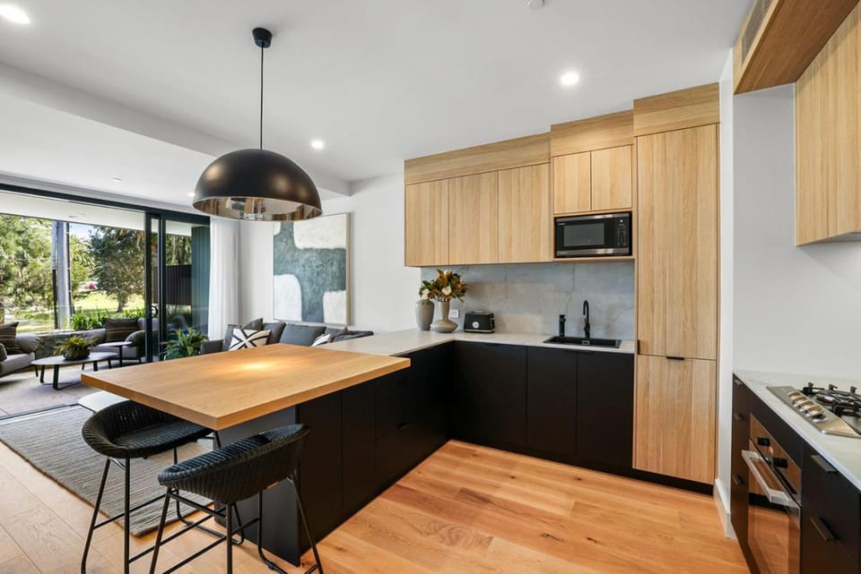 Dining area, kitchen