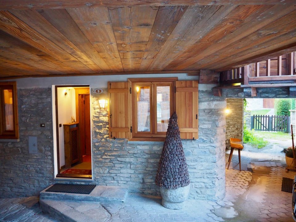 Courmayeur Cozy Nest Apartment in Aosta Valley, Italy
