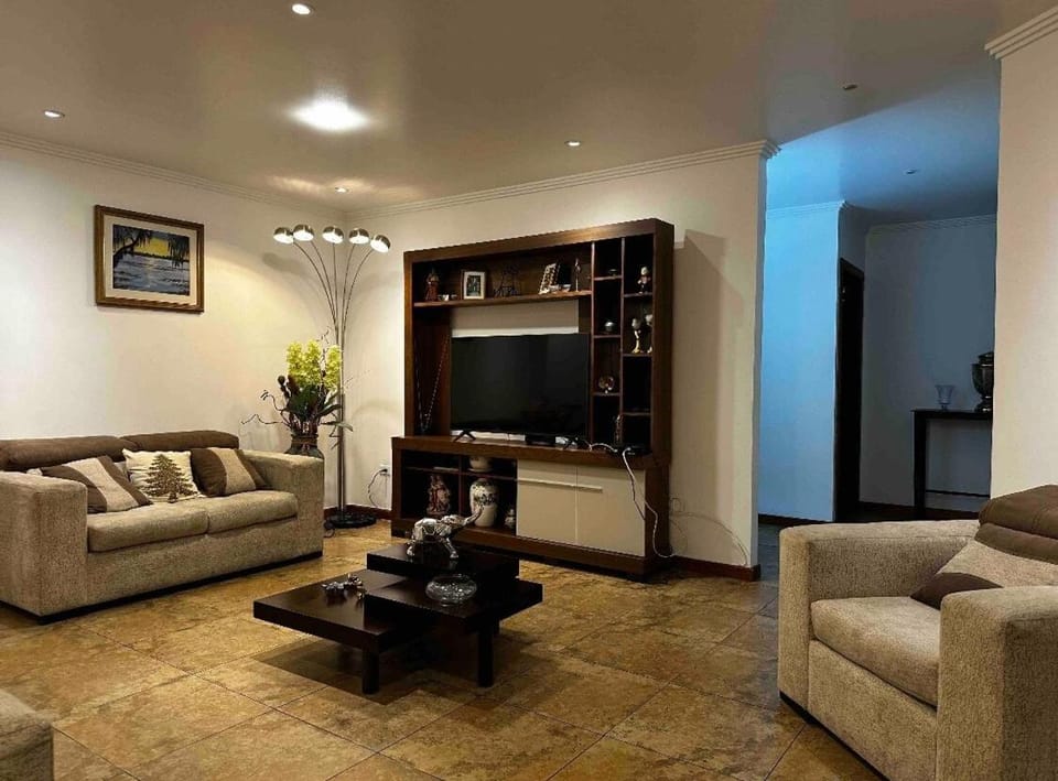 Apartment in the heart of Av Solano Apartment in Cuenca