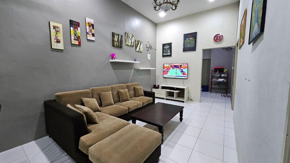 Mem's Homestay Haziiq Jaya House in Kuching