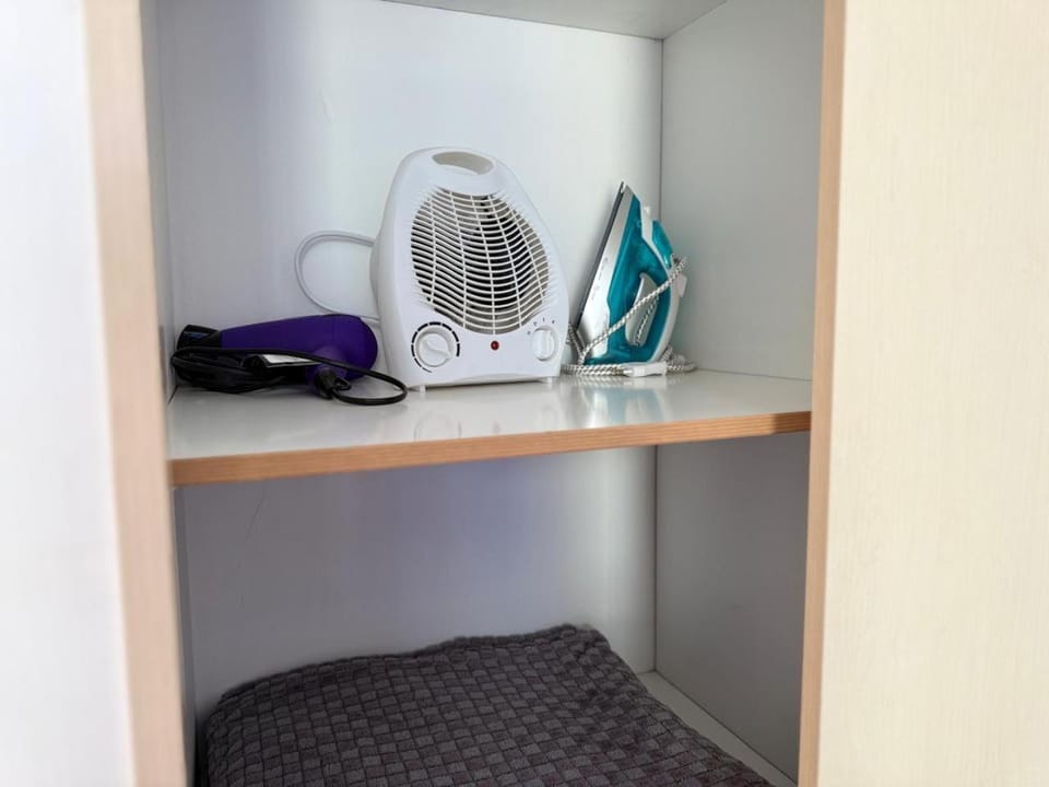 flat iron, hair dryier, heating, wardrobe