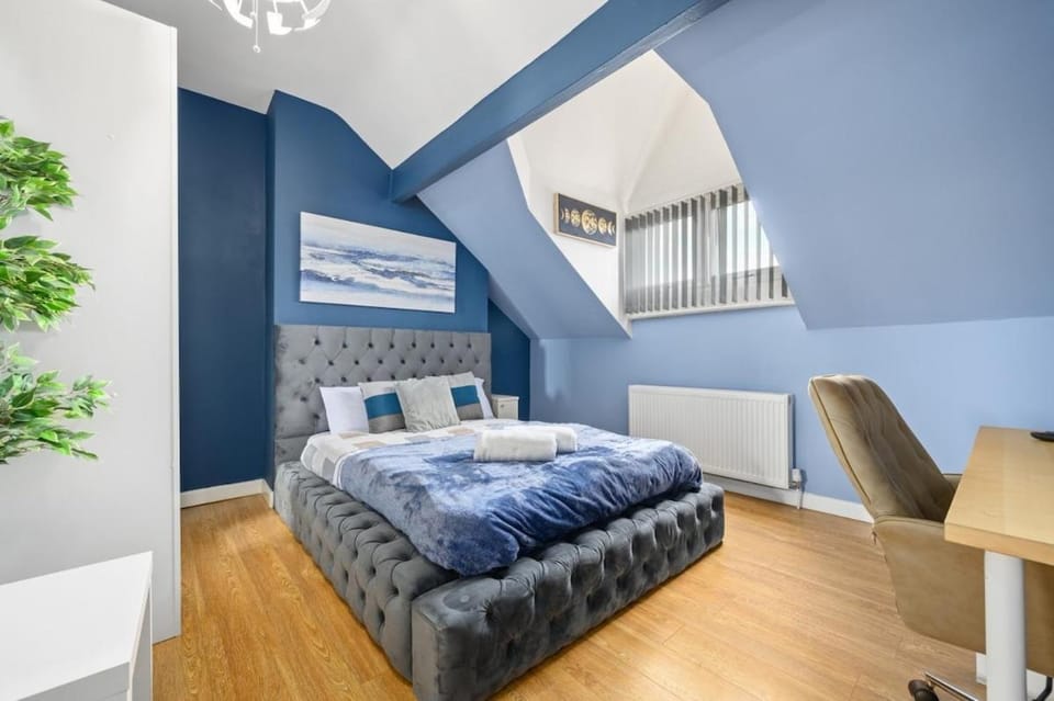 Mega Flat Near City Centre and Etihad Stadium Apartment in Manchester