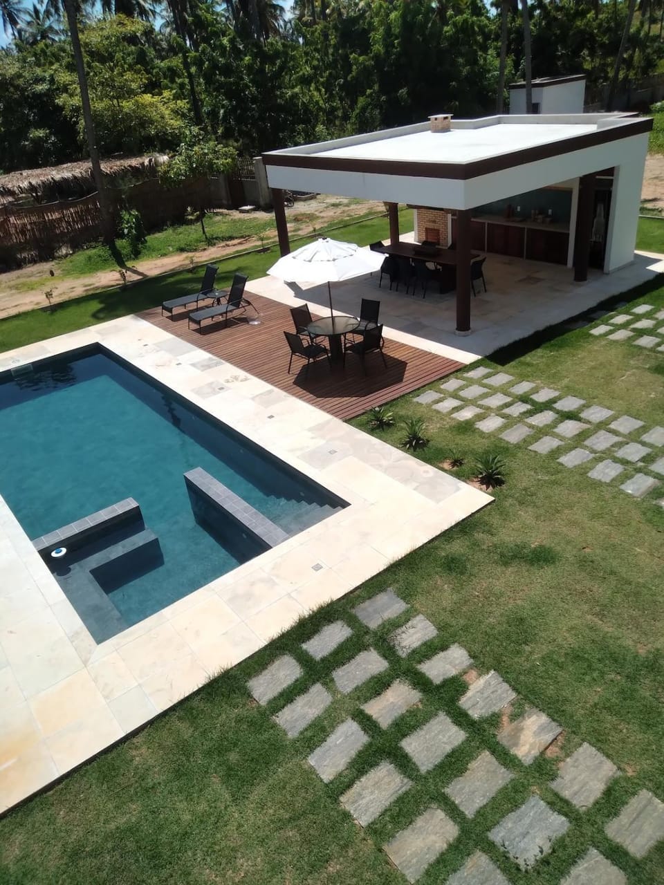 Dining area, Pool view
