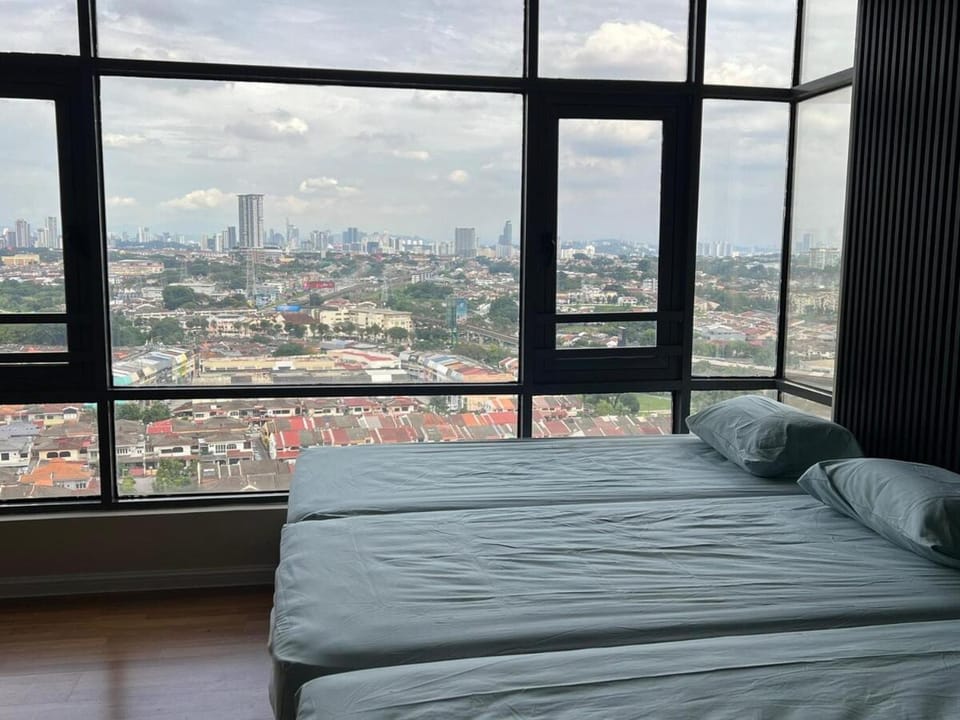 Luvy's Home Ara Damansara LRT LINKED Apartment in Petaling Jaya