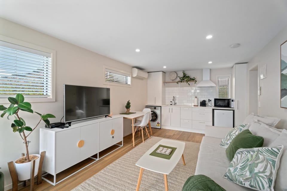 TV and multimedia, Kitchen or kitchenette, Living room