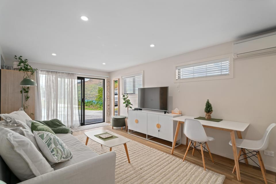 TV and multimedia, Living room, Dining area