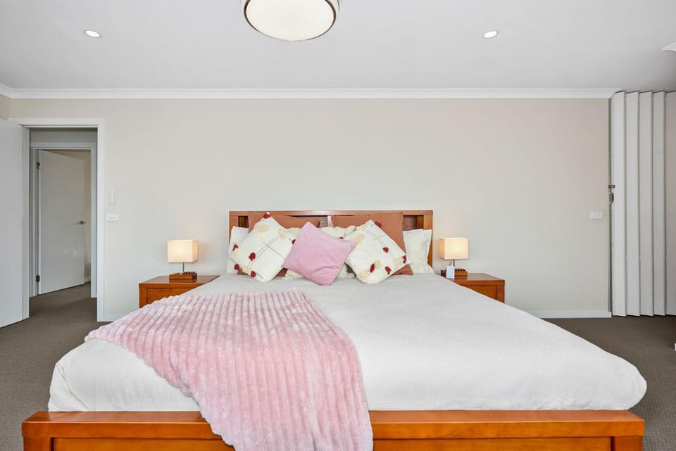 Point Cook Serenity Stay House in Werribee South