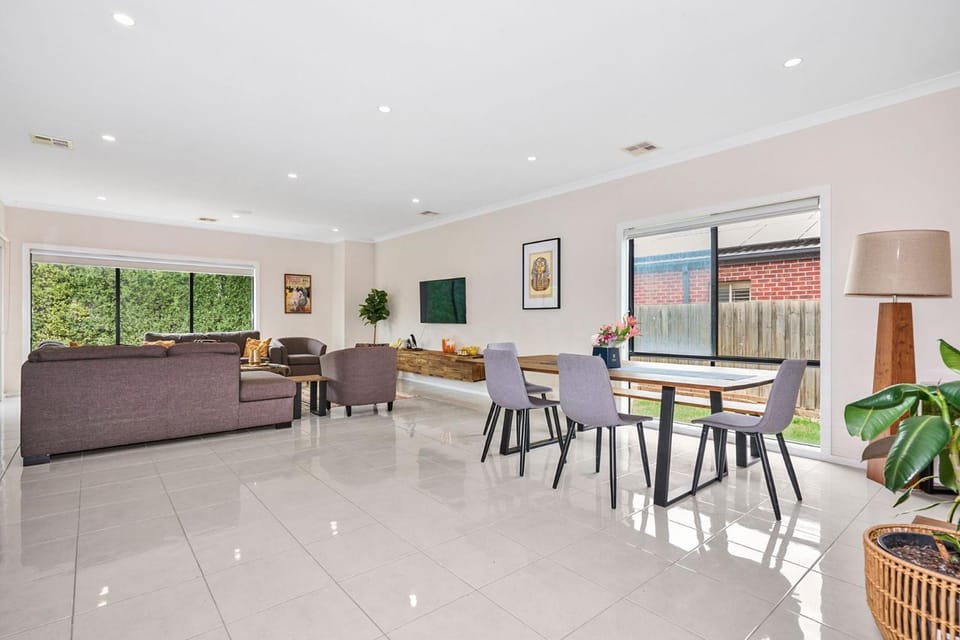Point Cook Serenity Stay House in Werribee South