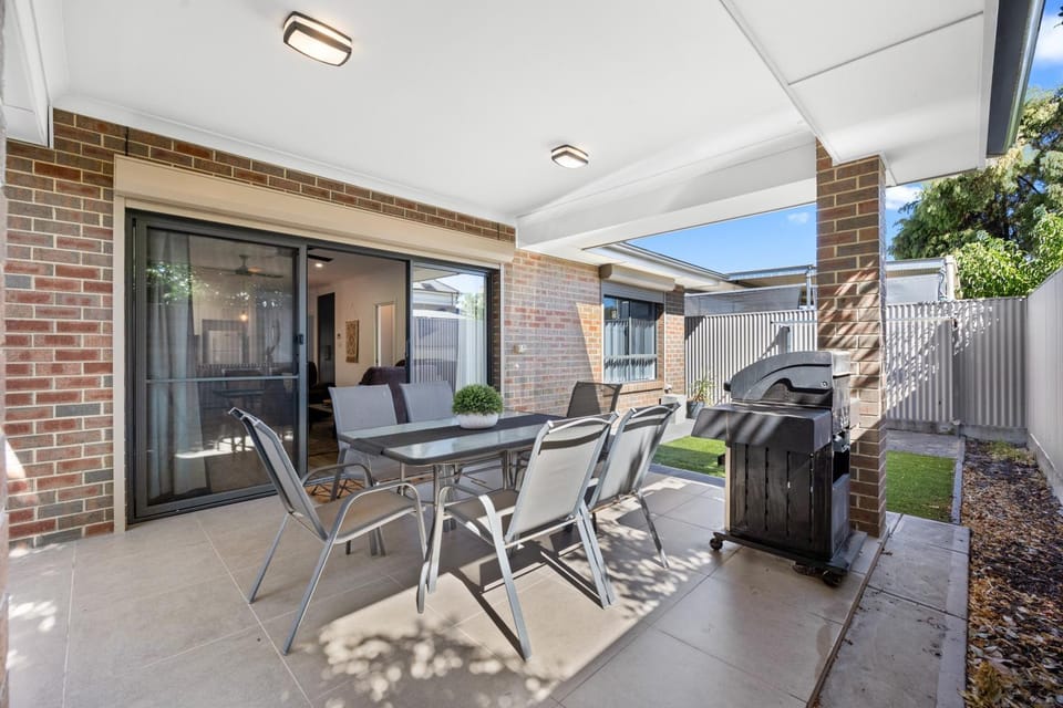 Day, Balcony/Terrace, Seating area, Dining area