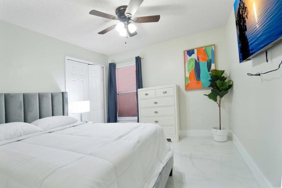 Four Seasons Vacation, heated Pool, 3mile 2 Disney Villa in Four Corners