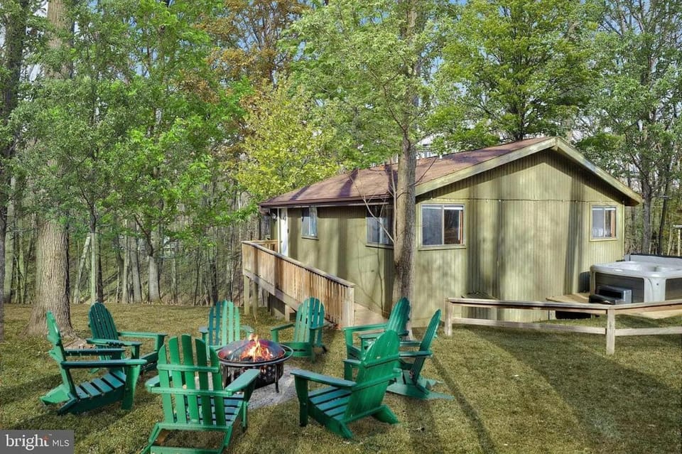 Property building, Natural landscape, Hot Tub, Hot Tub, Evening entertainment, Location, fireplace, fireplace