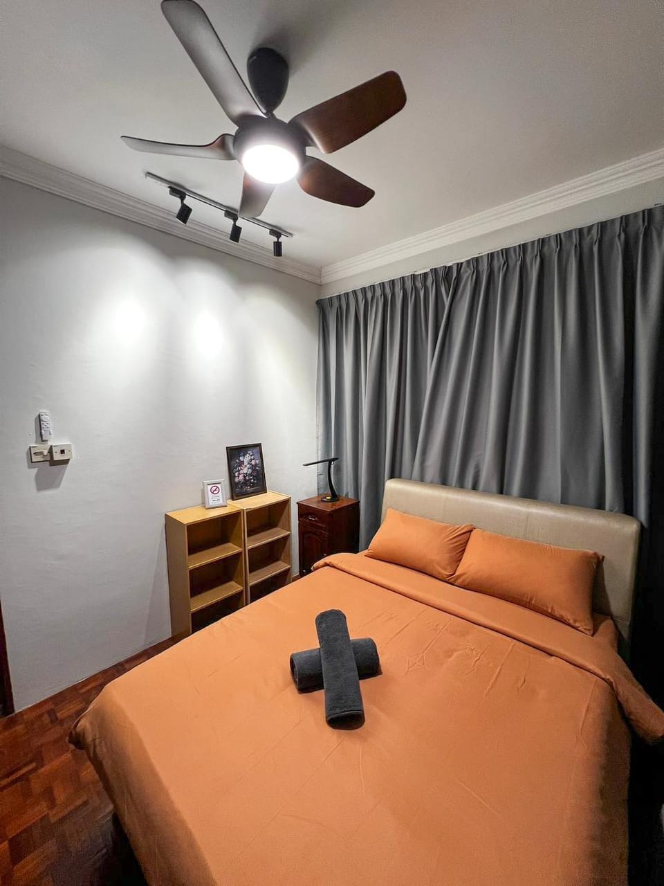 Bed, Photo of the whole room, Bedroom