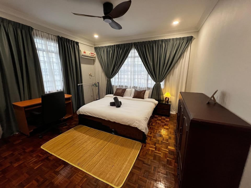 Bed, Photo of the whole room, Bedroom, air conditioner