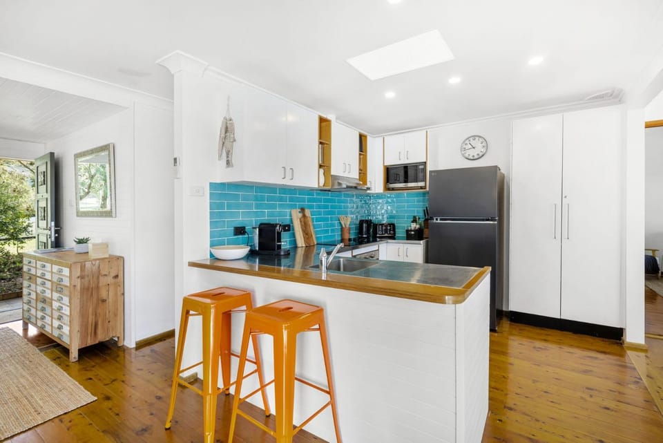 Lake House - Pet Friendly - Waterfront House in Culburra Beach