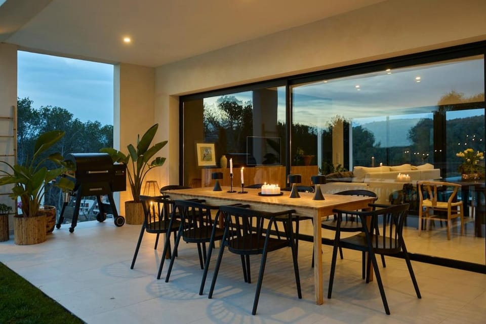Villa Sitges Casa Selva 7 minutos de Sitges en coche Diseño Comodidad Nueva Ideal para Vacaciones Villa in Garraf