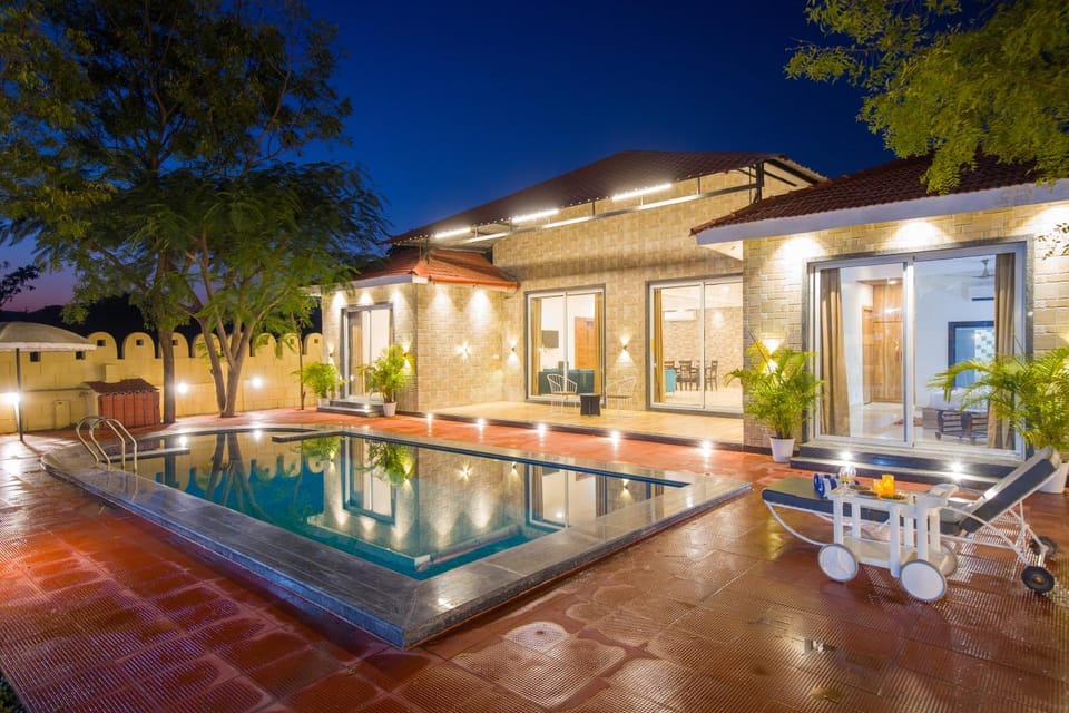 Property building, Night, Pool view, Swimming pool, sunbed
