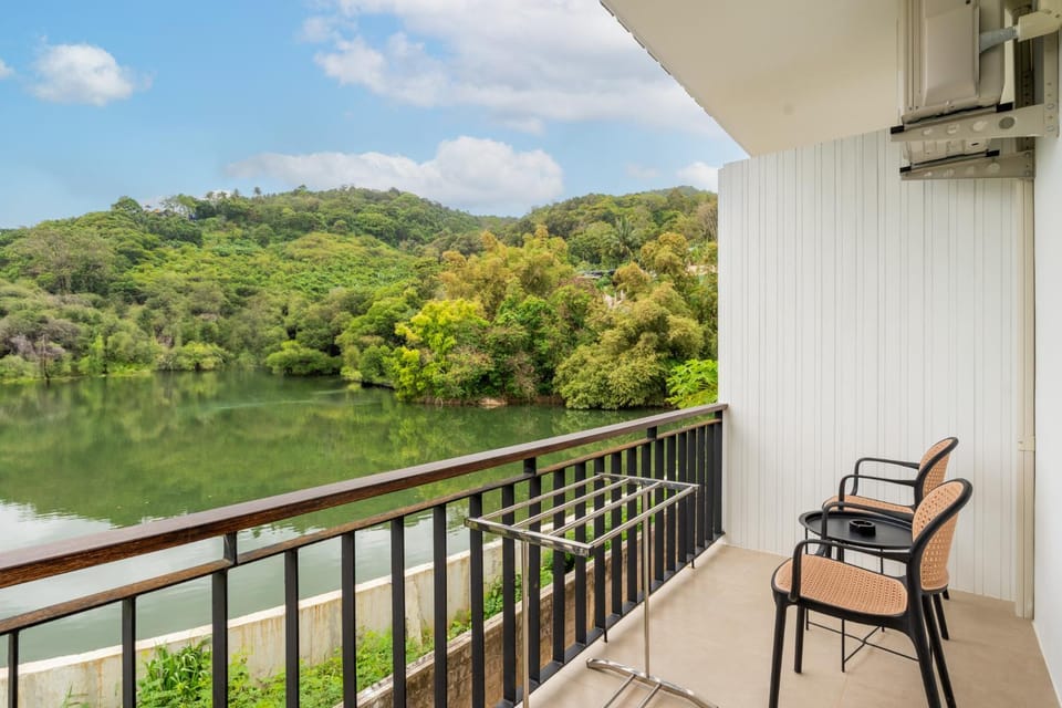 Day, Natural landscape, View (from property/room), Balcony/Terrace, Lake view, Mountain view