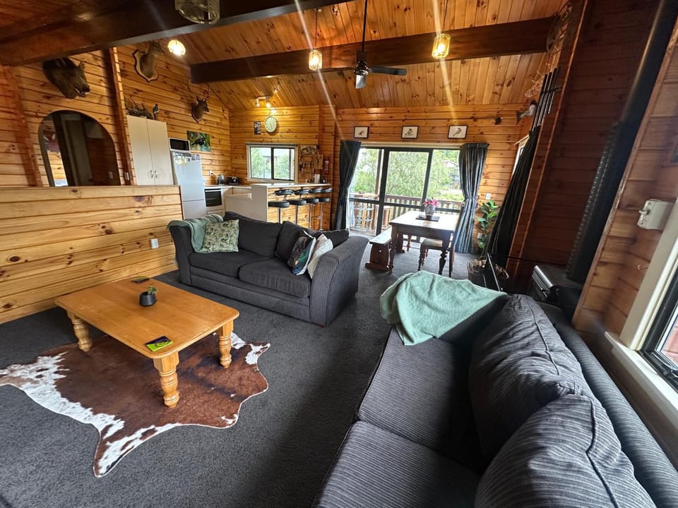 83b Conical Hill Rd - Access via Alpine Avenue House in Hanmer Springs