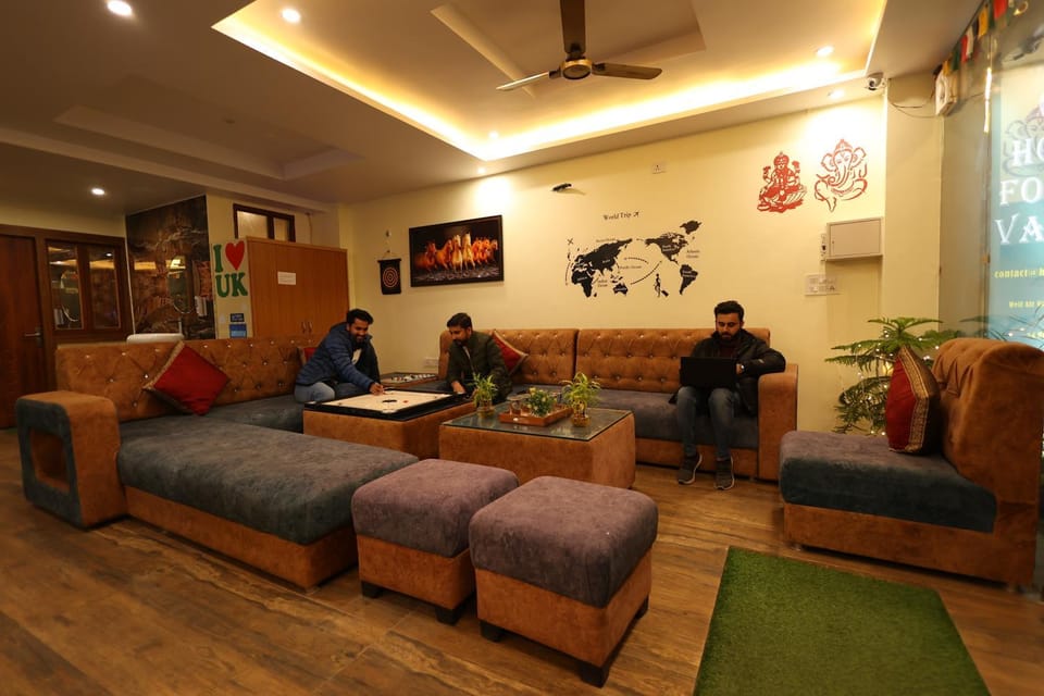 Communal lounge/ TV room, Lobby or reception
