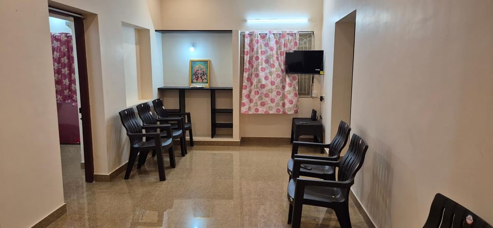 Communal lounge/ TV room, TV and multimedia, Living room, Seating area