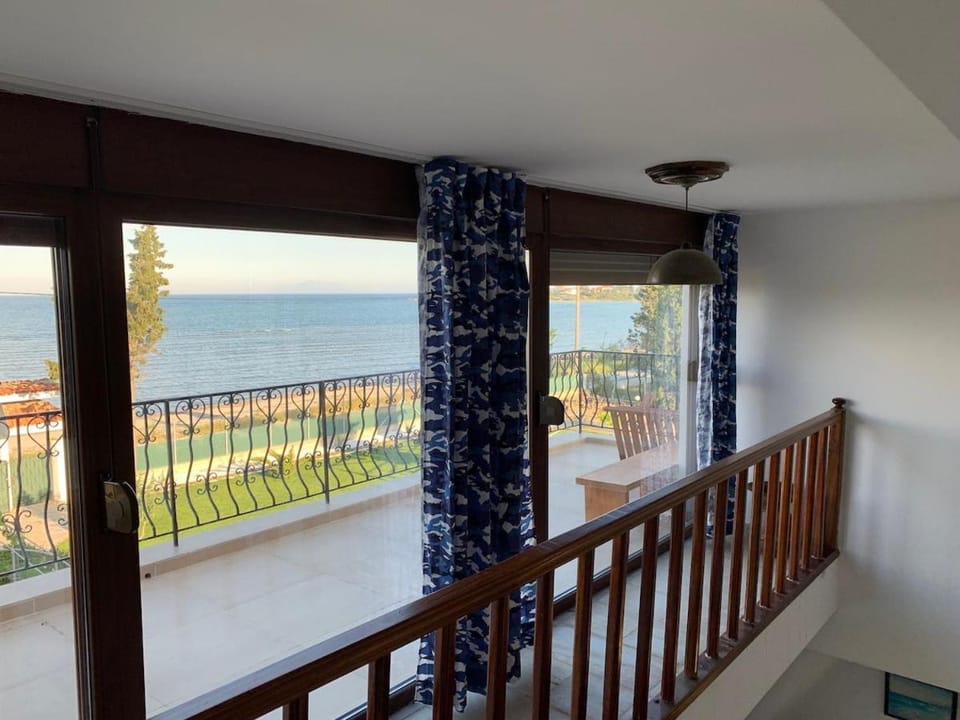 View (from property/room), Balcony/Terrace, Lake view, Sea view