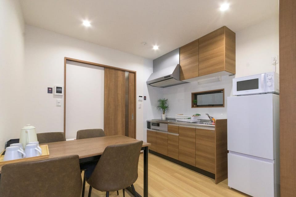Kitchen or kitchenette, Dining area, stove