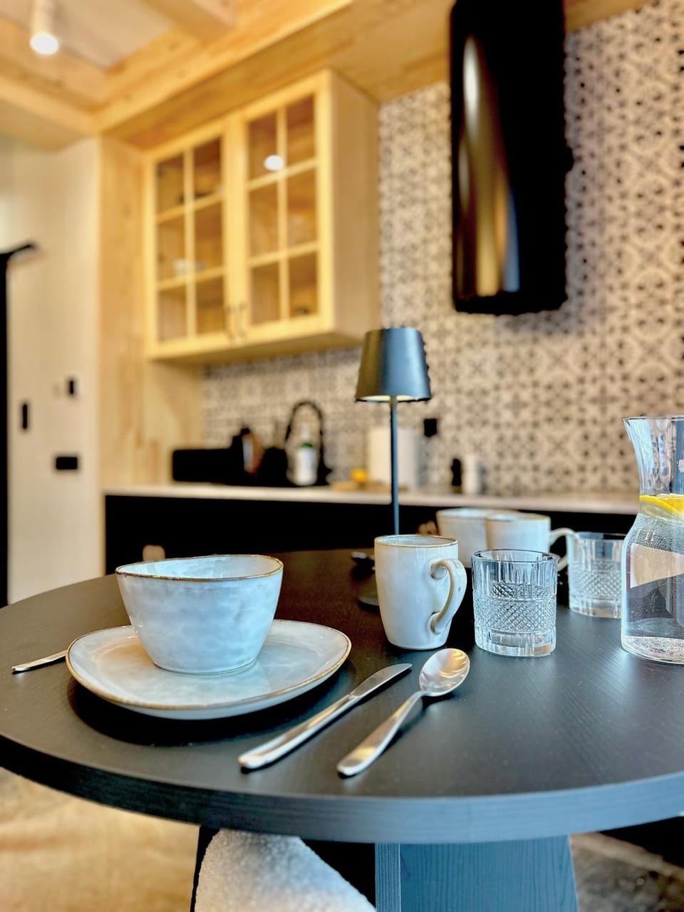 Kitchen or kitchenette, Dining area