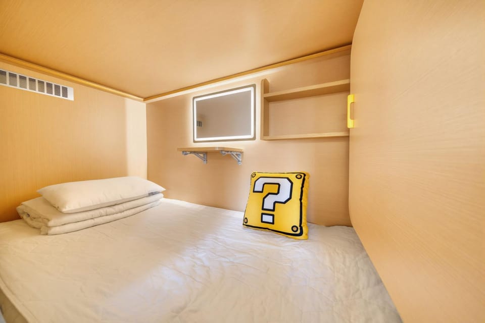 Z Designer Premium Capsule Hostel West Lake Wujiang Road Metro Station Hostel in Hangzhou