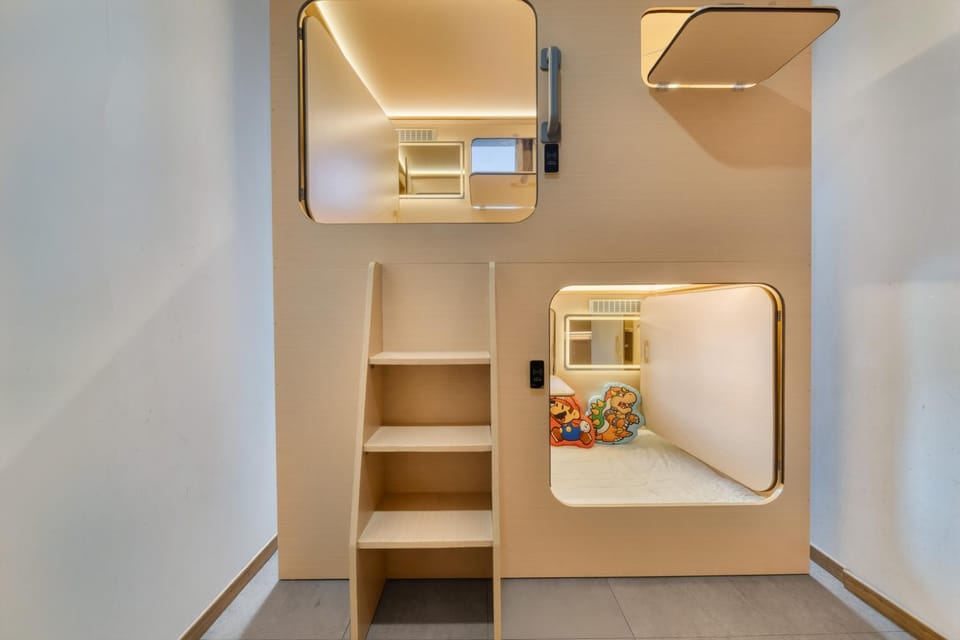Z Designer Premium Capsule Hostel West Lake Wujiang Road Metro Station Hostel in Hangzhou