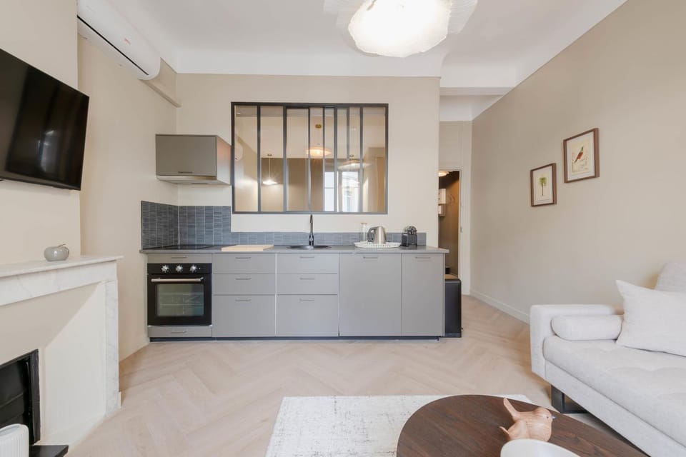 TV and multimedia, Kitchen or kitchenette, Living room, oven, stove