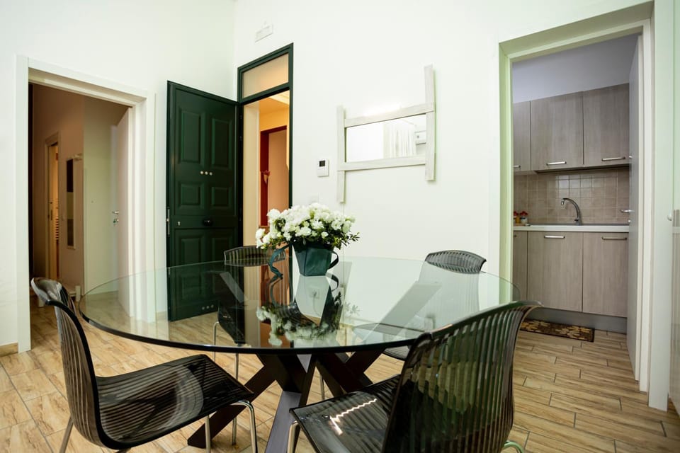 Communal lounge/ TV room, Kitchen or kitchenette, Living room, Seating area