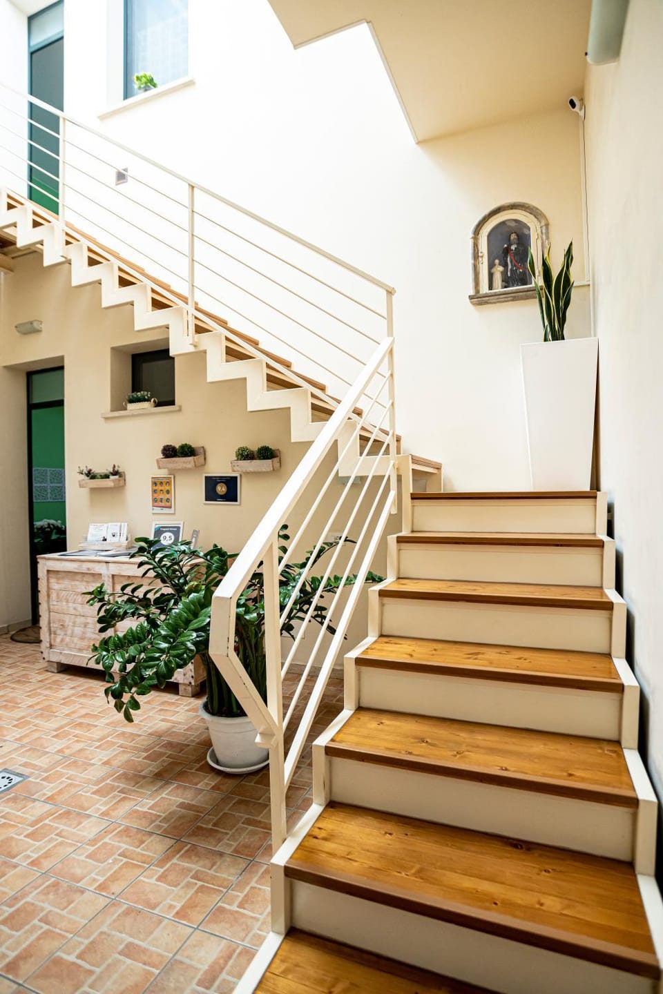 Lobby or reception, Inner courtyard view