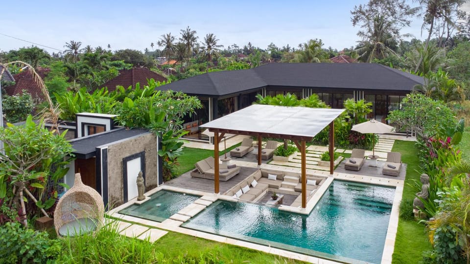Property building, Natural landscape, Bird's eye view, View (from property/room), Seating area, Pool view, Swimming pool, internet, sunbed