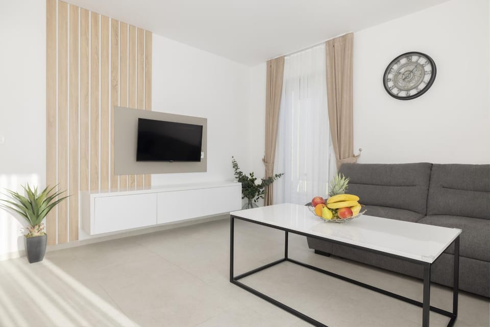 Apartment Veranda Apartment in Makarska