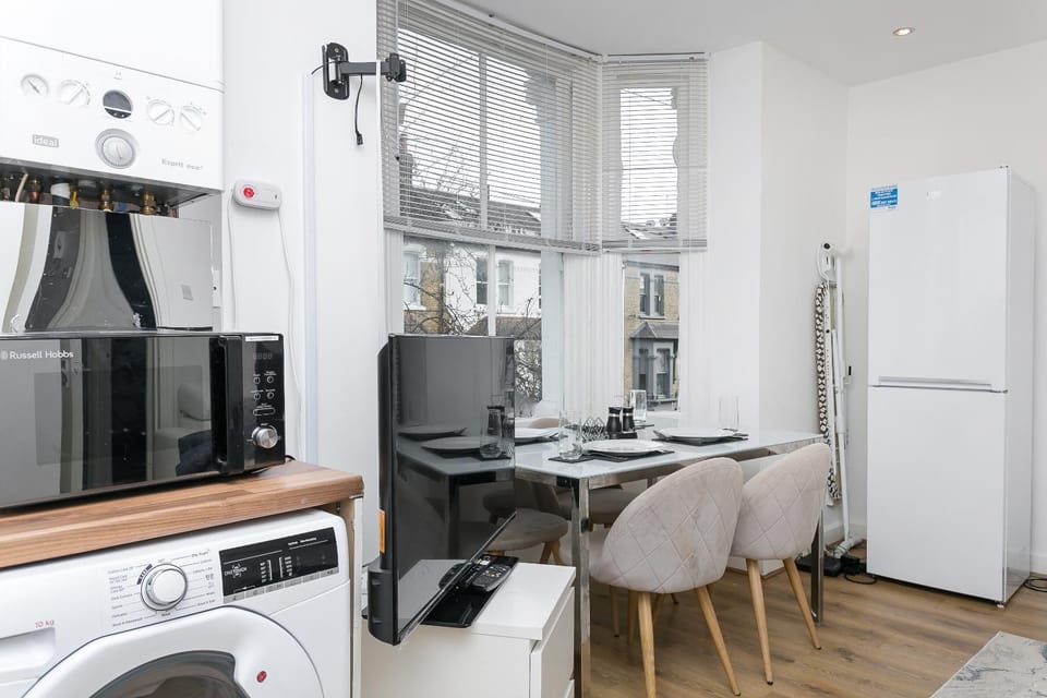 Amazing Two Bedroom near Shepherd's Bush Market - HR2 Apartment in London