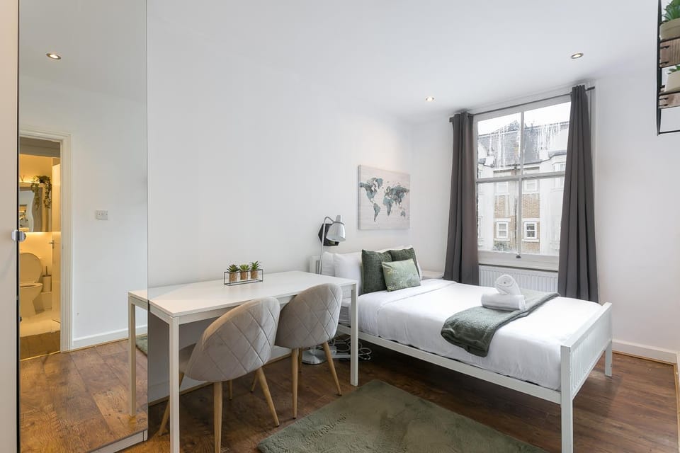 Amazing Two Bedroom near Shepherd's Bush Market - HR2 Apartment in London