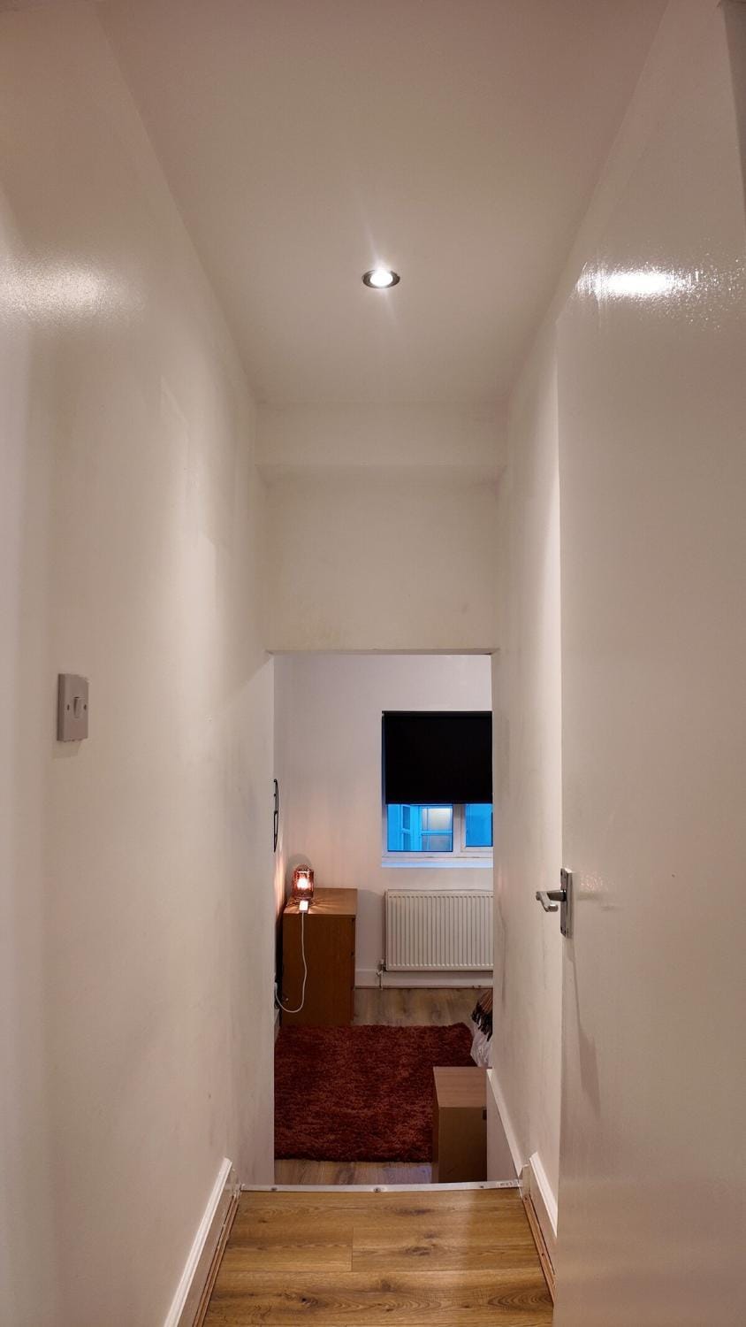 Luxury 4 Bedroom with Patio - 10 min from Westfield HR3 Apartment in London