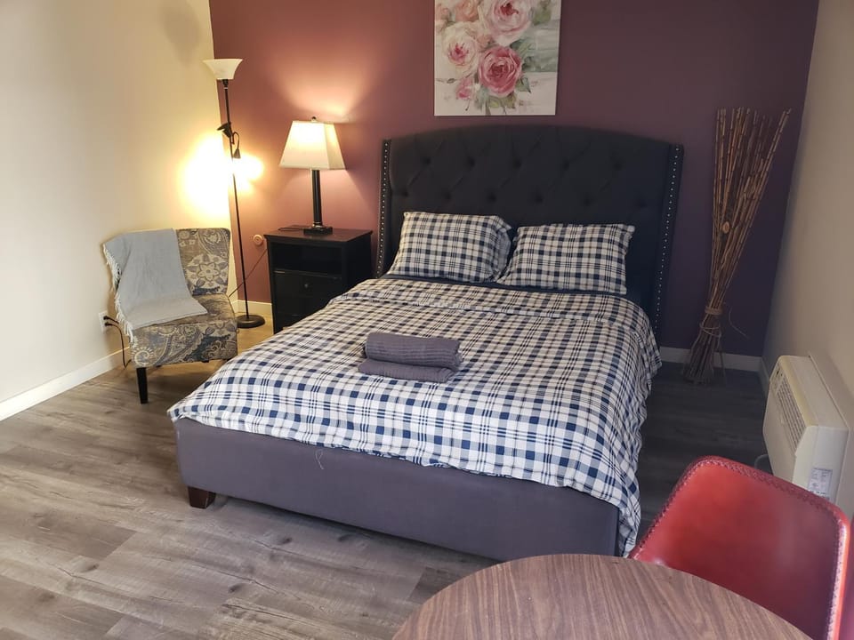 Beverly Hills Suite with Balcony Apartment in Beverly Hills