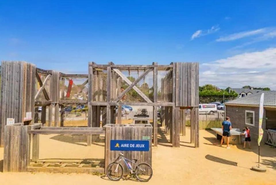 Mobile-home 6 personnes dans camping avec piscine - accès direct plage - MADEN Villa in Brittany