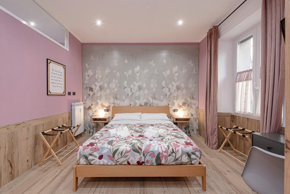 Bed, Living room, Photo of the whole room, Seating area, Bedroom