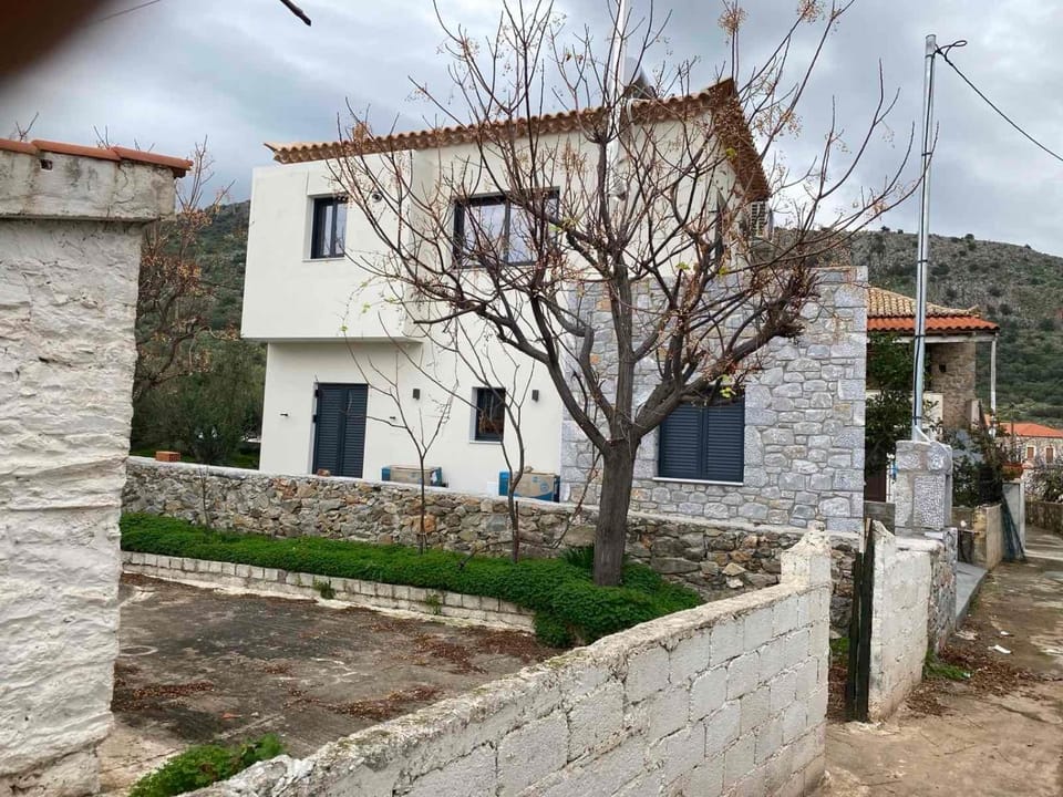kipaki-trachila Mani House in Messenia