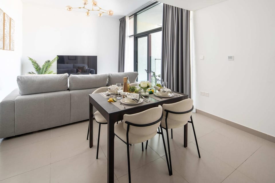 Frank Porter - Prive Residence Apartment in Dubai